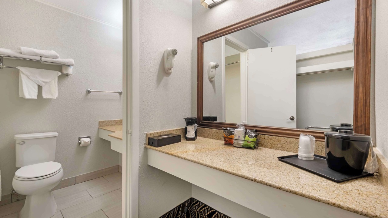Photo of Bathroom in Dawn