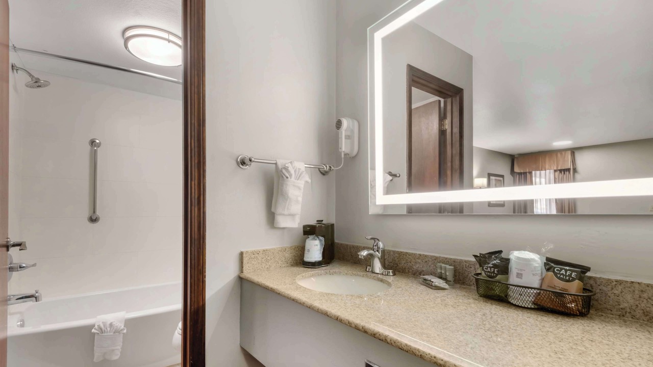 Photo of Bathroom in Dawn