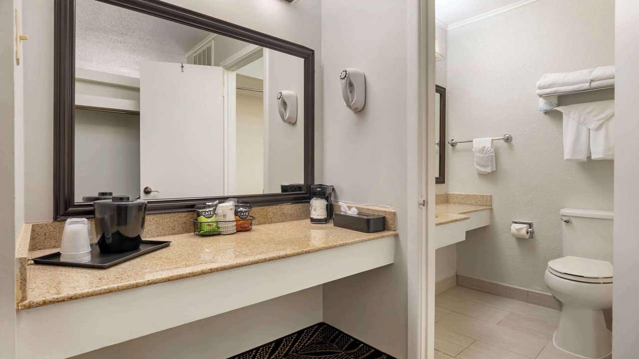 Photo of Bathroom in Dawn