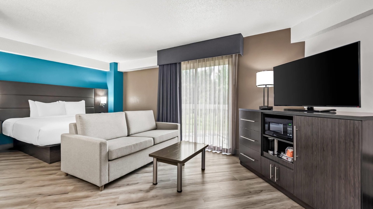 Photo of Bedroom in Lake Arbor