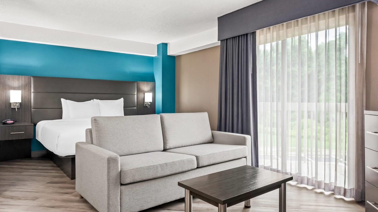 Photo of Bedroom in Lake Arbor