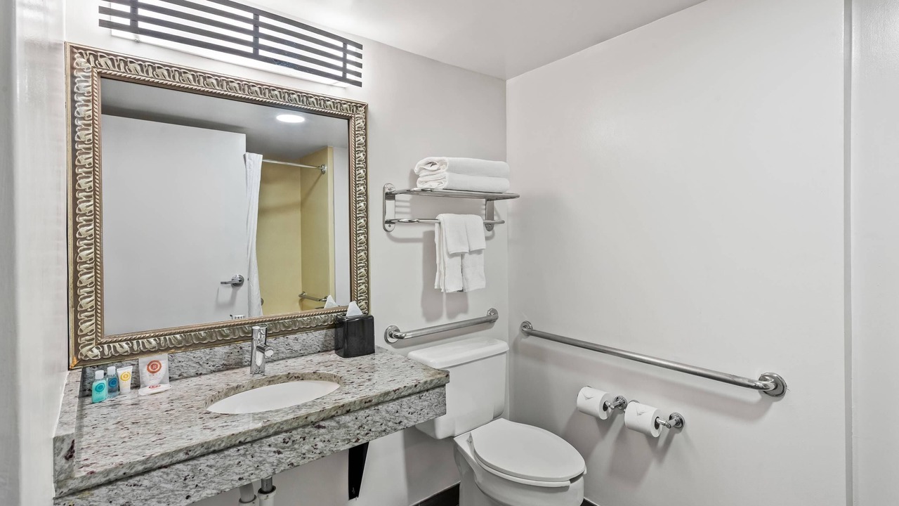 Photo of Bedroom in Lake Arbor