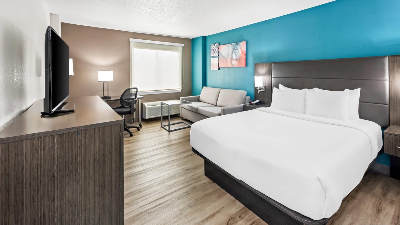 Photo of Bedroom in Lake Arbor