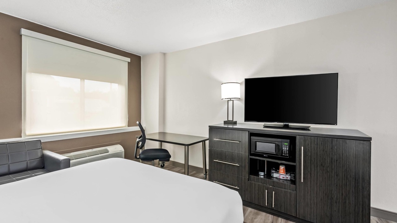 Photo of Bedroom in Lake Arbor