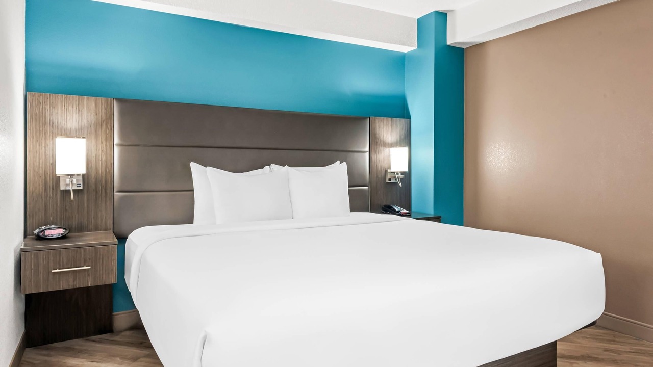 Photo of Bedroom in Lake Arbor