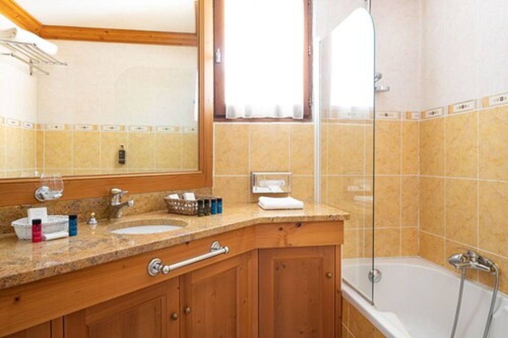 Photo of Bathroom in Albertville