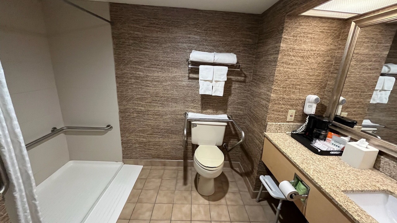 Photo of Bathroom in Lindbergh Lawns