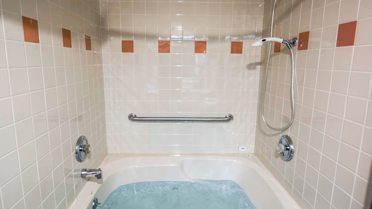 Photo of Bathroom in Lindbergh Lawns