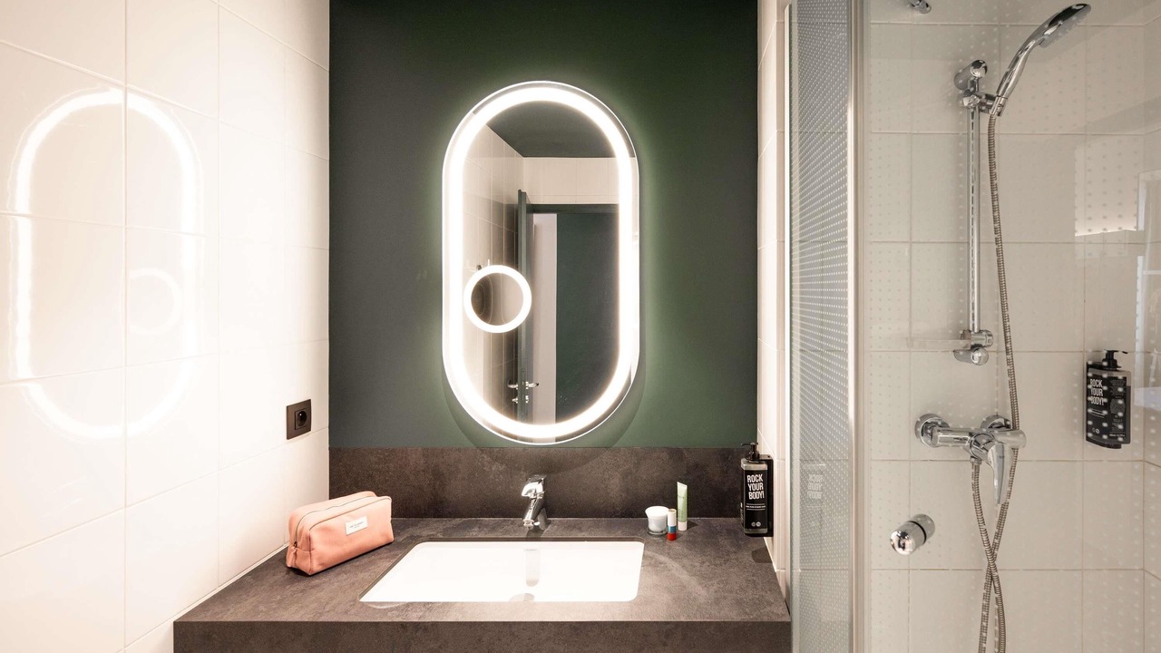 Photo of Others in 2nd Arrondissement