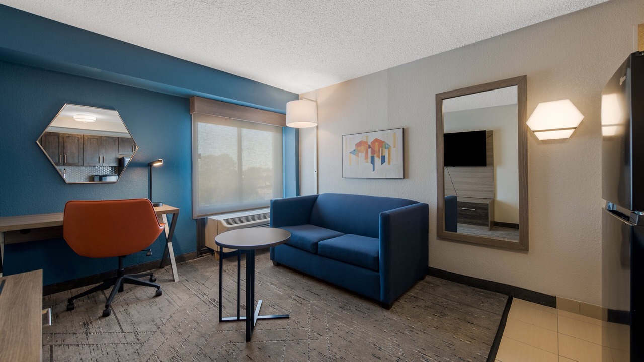 Photo of Bedroom in Coliseum Central