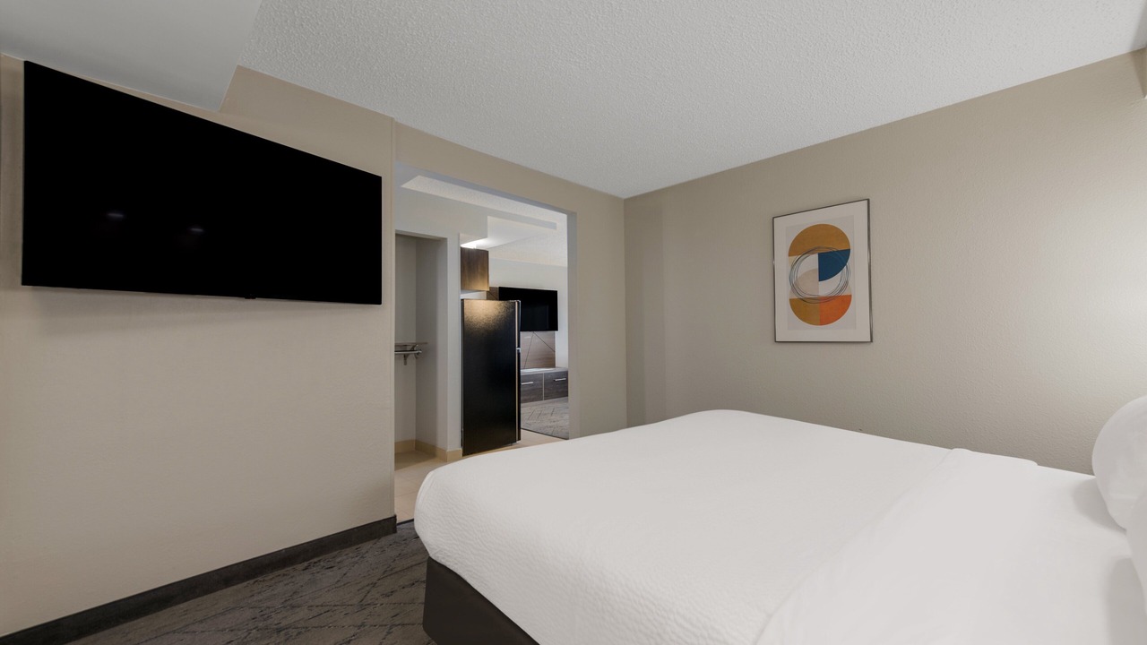 Photo of Bedroom in Coliseum Central