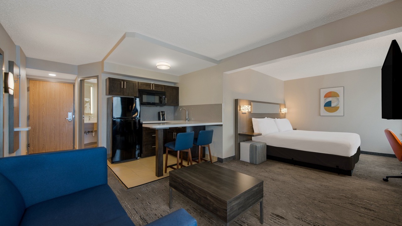 Photo of Bedroom in Coliseum Central