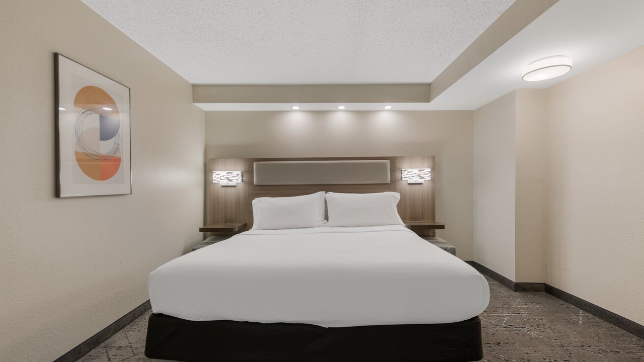 Photo of Bedroom in Coliseum Central