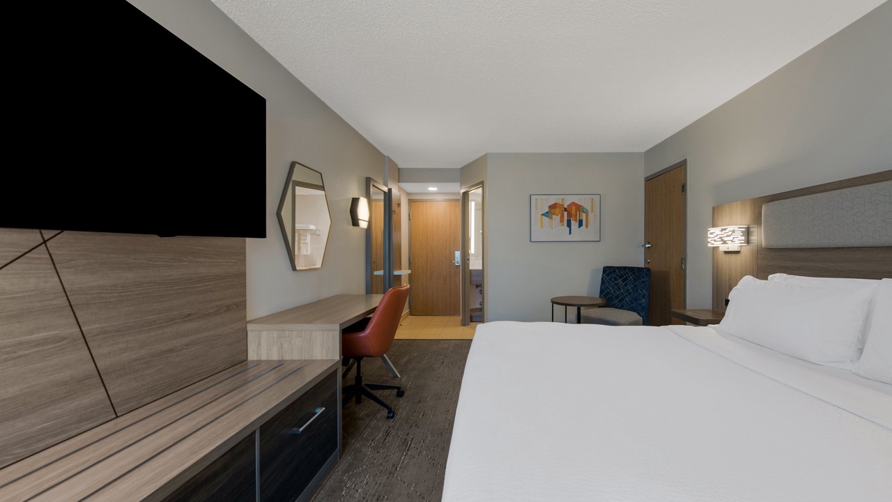 Photo of Bedroom in Coliseum Central