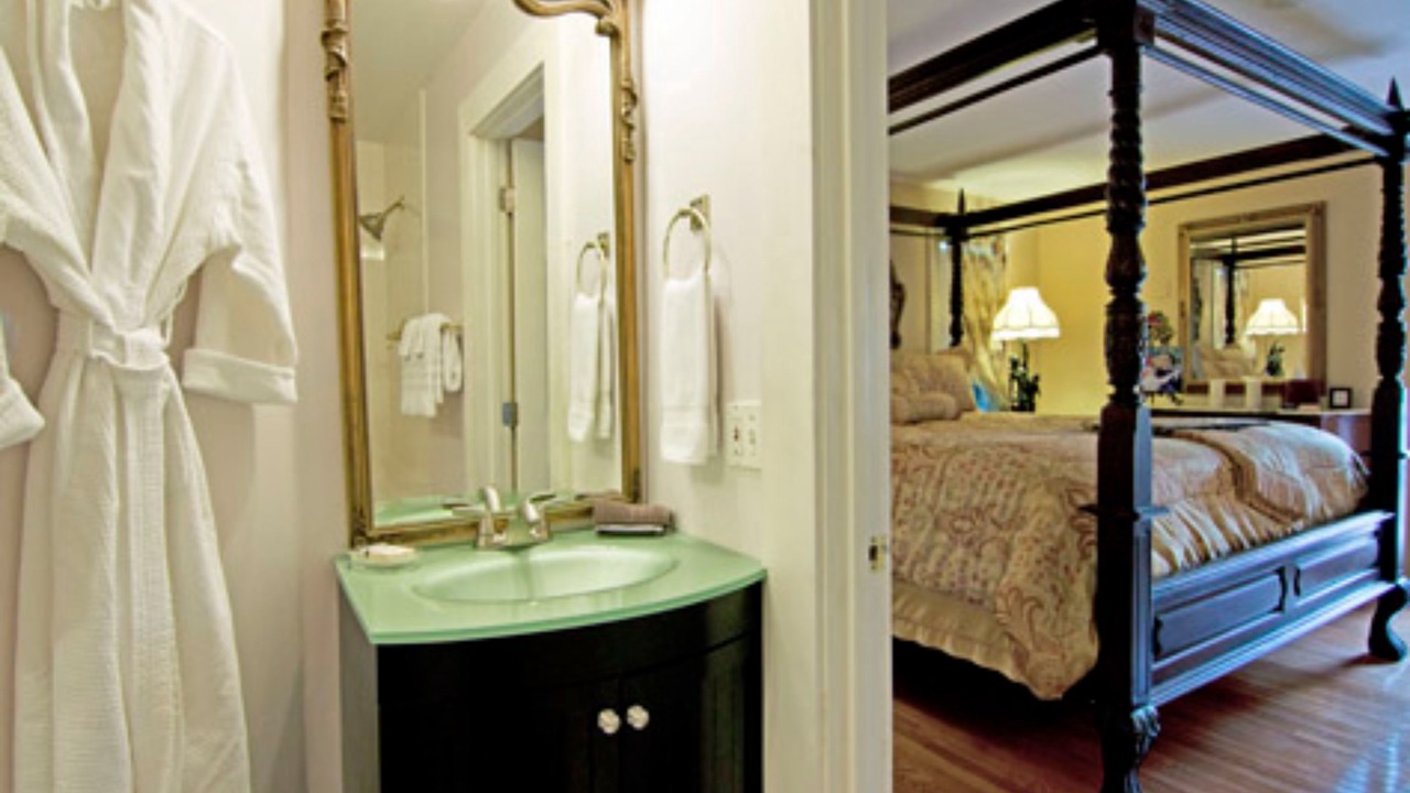 Photo of Bedroom in Parrot Cove