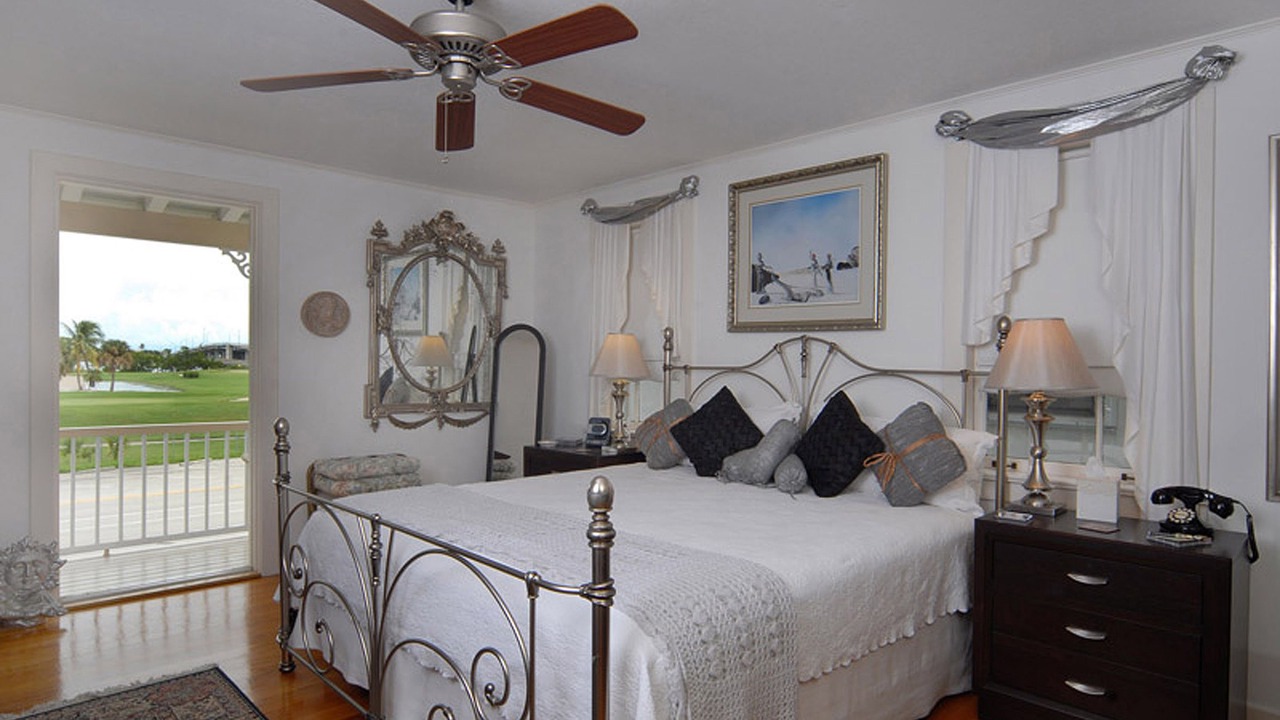 Photo of Bedroom in Parrot Cove