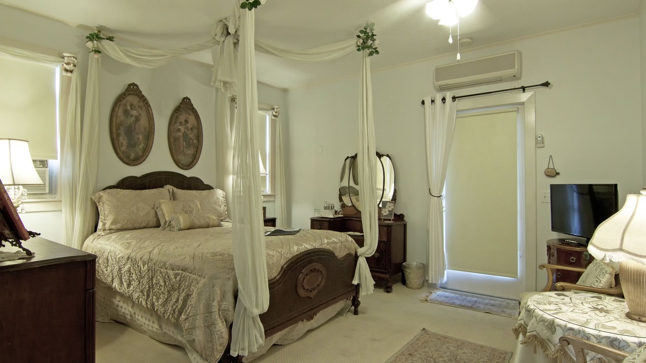 Photo of Bedroom in Parrot Cove