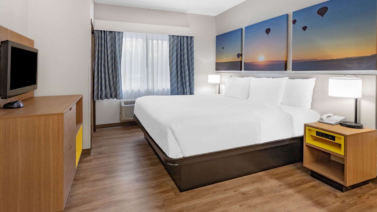 Photo of Bedroom in Bernalillo