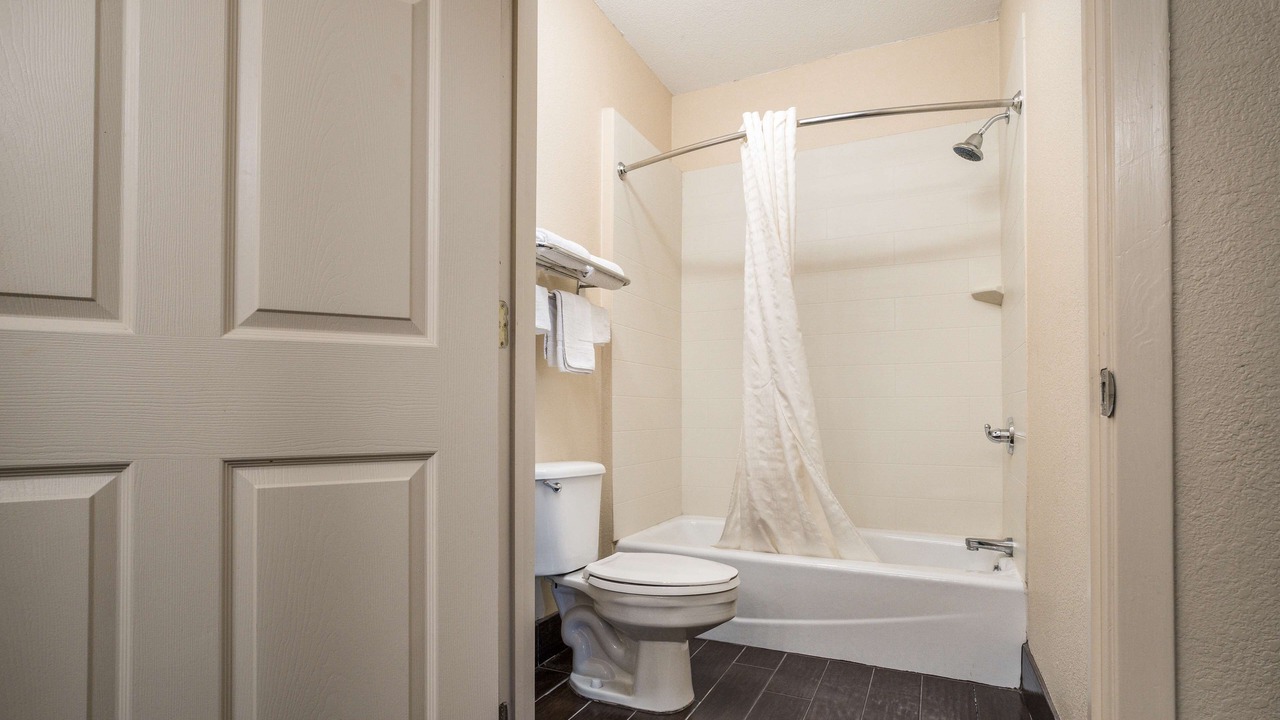 Photo of Bathroom in Alice