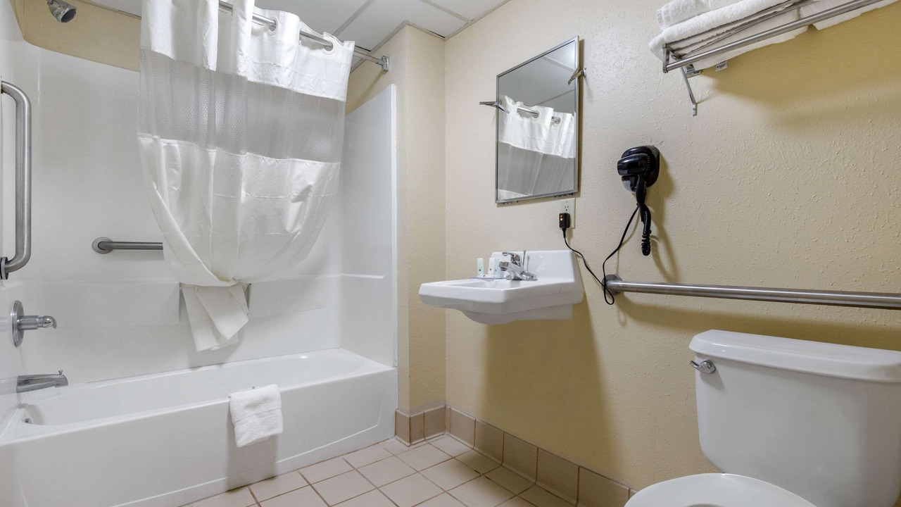Photo of Bathroom in Kingstree