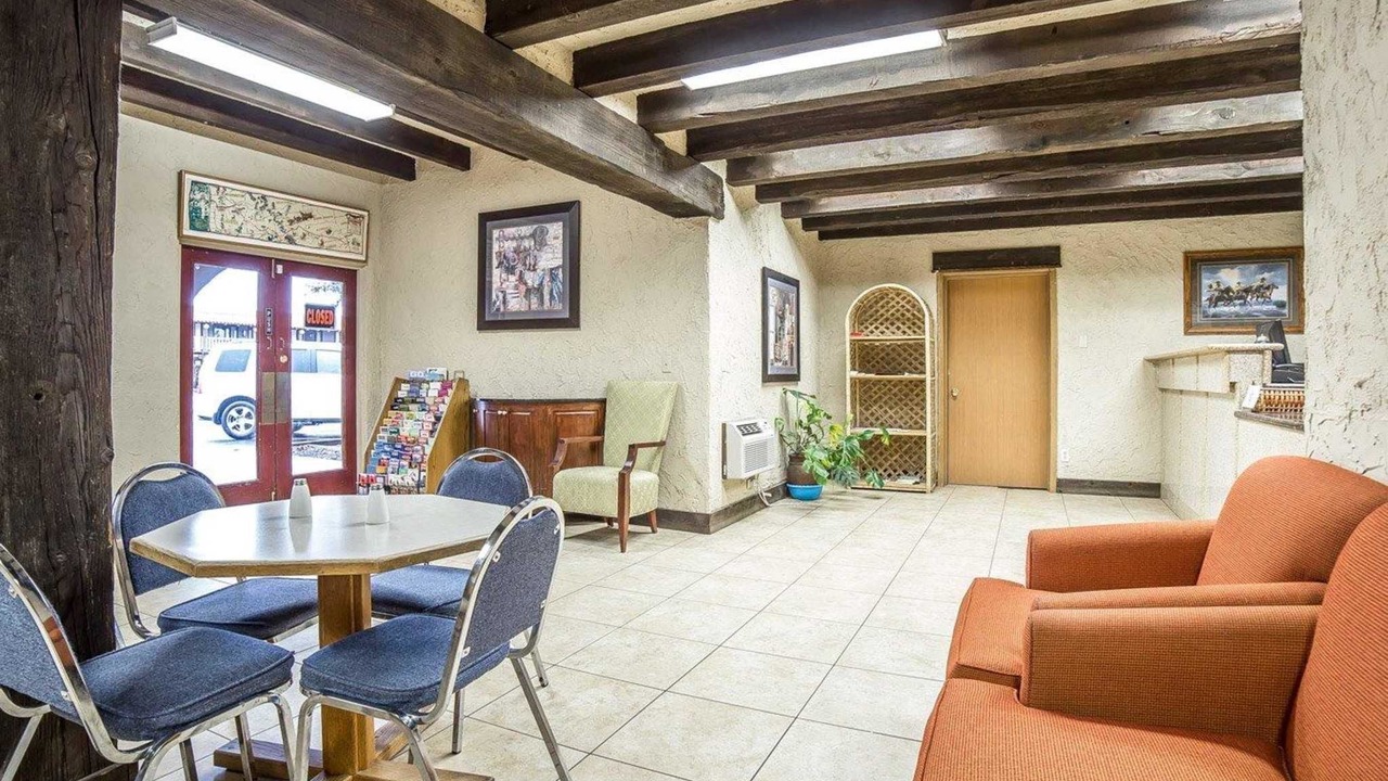 Photo of Livingroom in Baker City