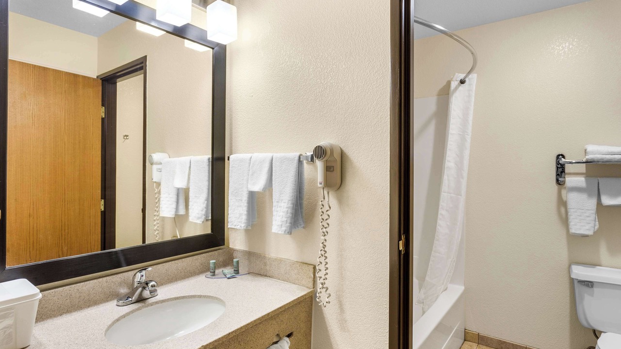 Photo of Bathroom in Oglesby