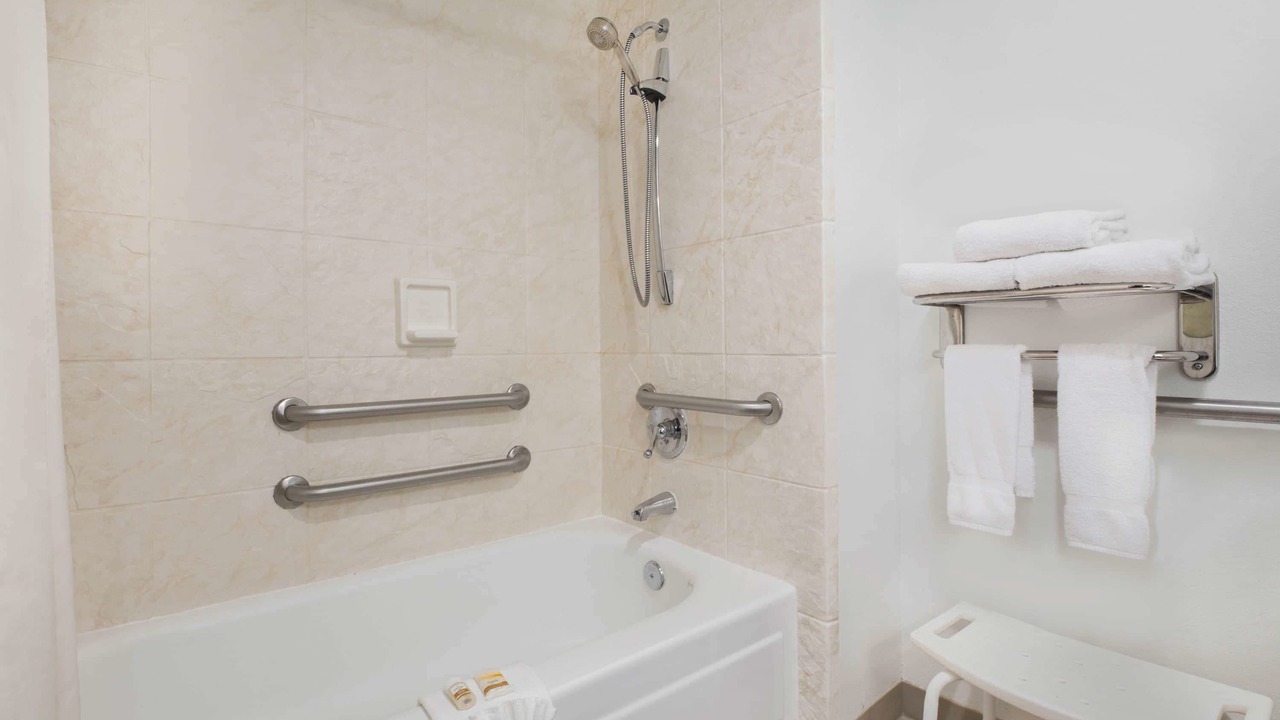 Photo of Bathroom in Paine Field-Lake Stickney