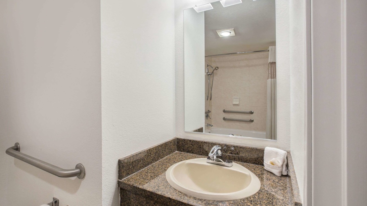 Photo of Bathroom in Paine Field-Lake Stickney