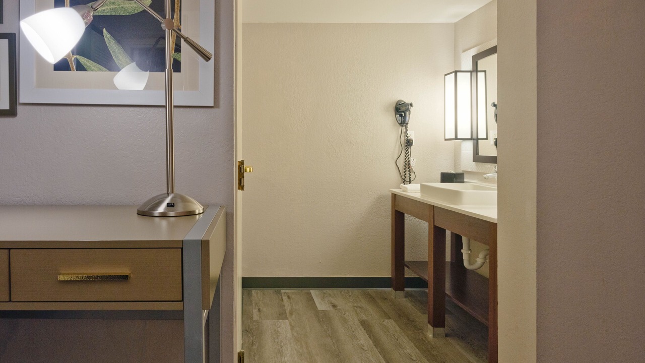Photo of Bedroom in Ludlam