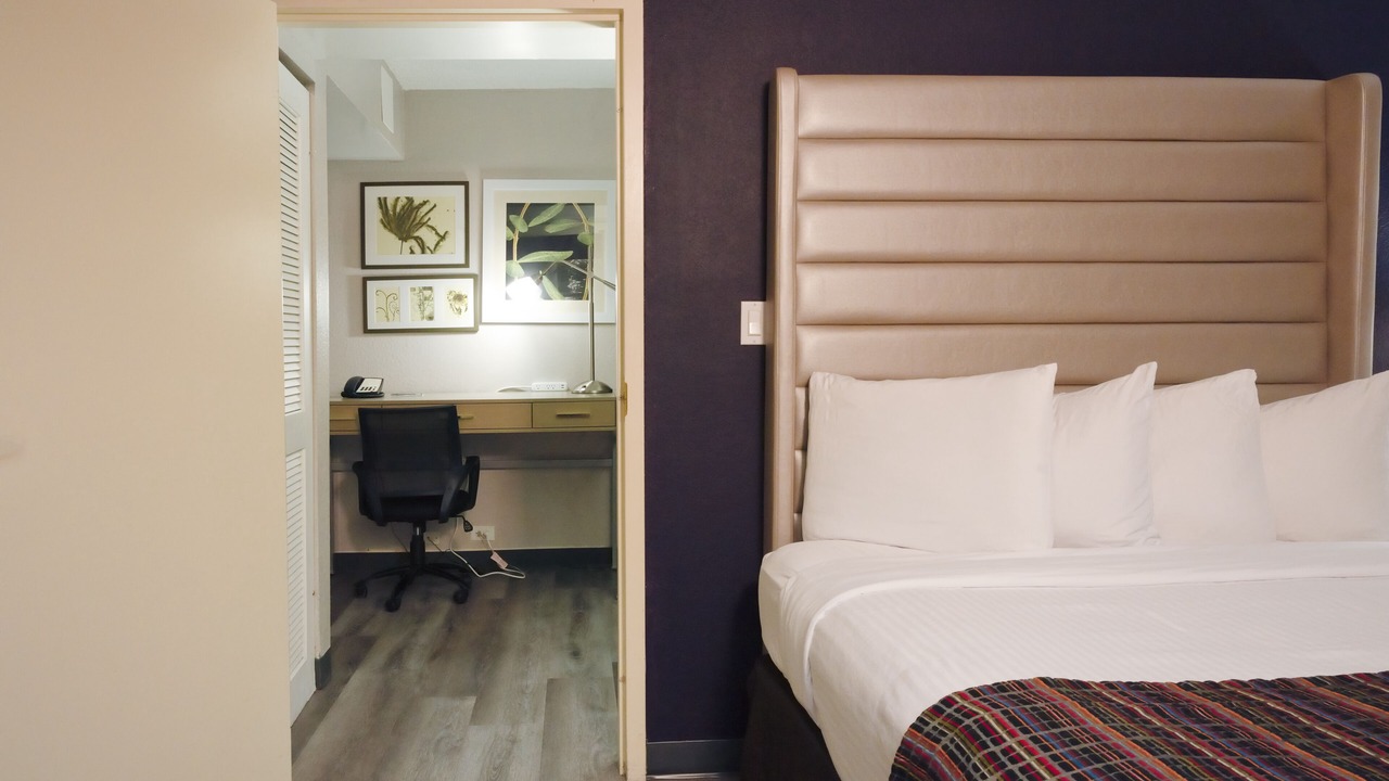 Photo of Bedroom in Ludlam