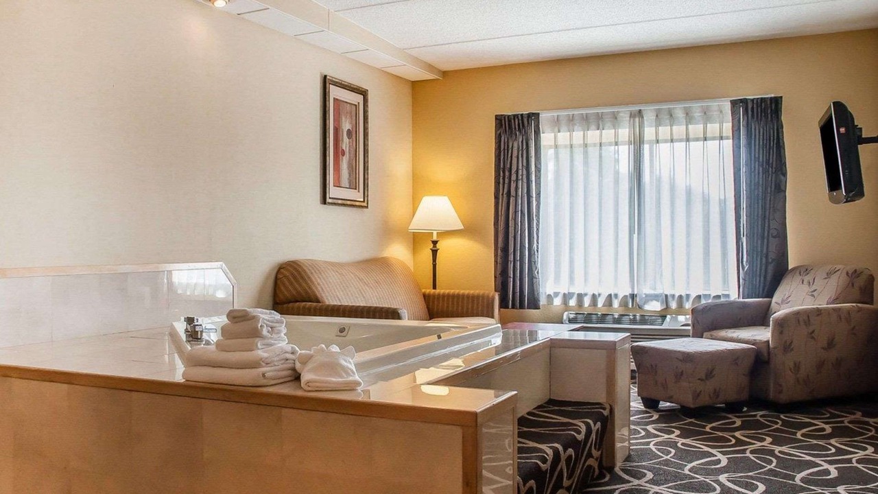 Photo of Bedroom in Downtown Niagara Falls