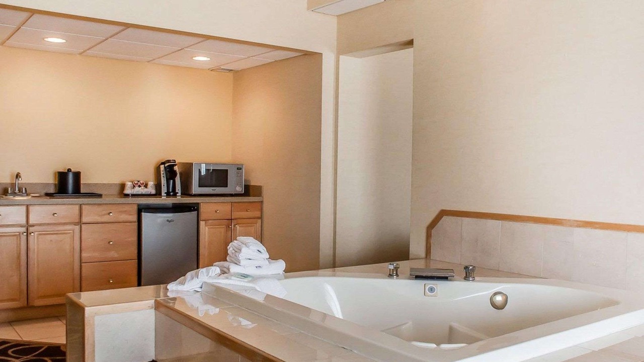 Photo of Bedroom in Downtown Niagara Falls