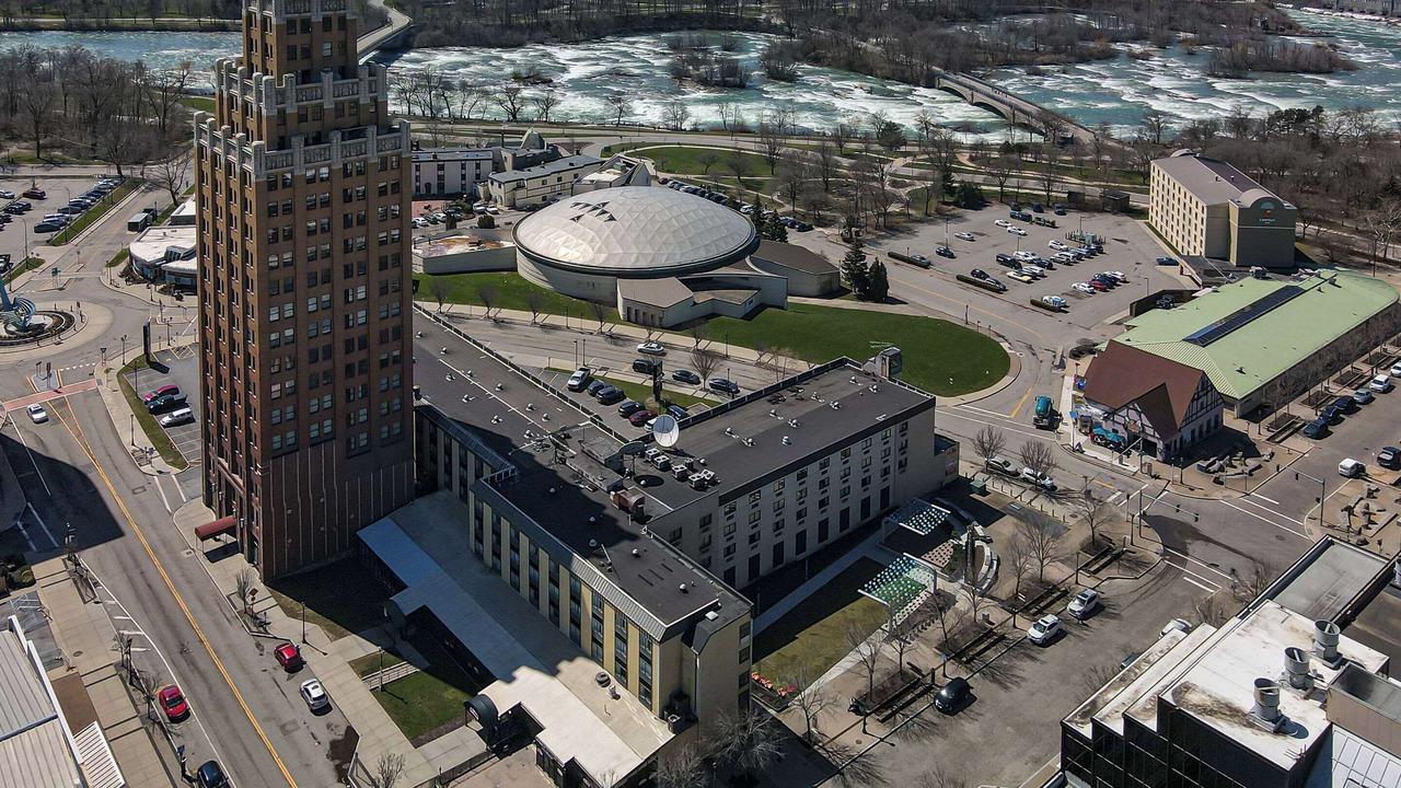 Photo of Outdoor in Downtown Niagara Falls