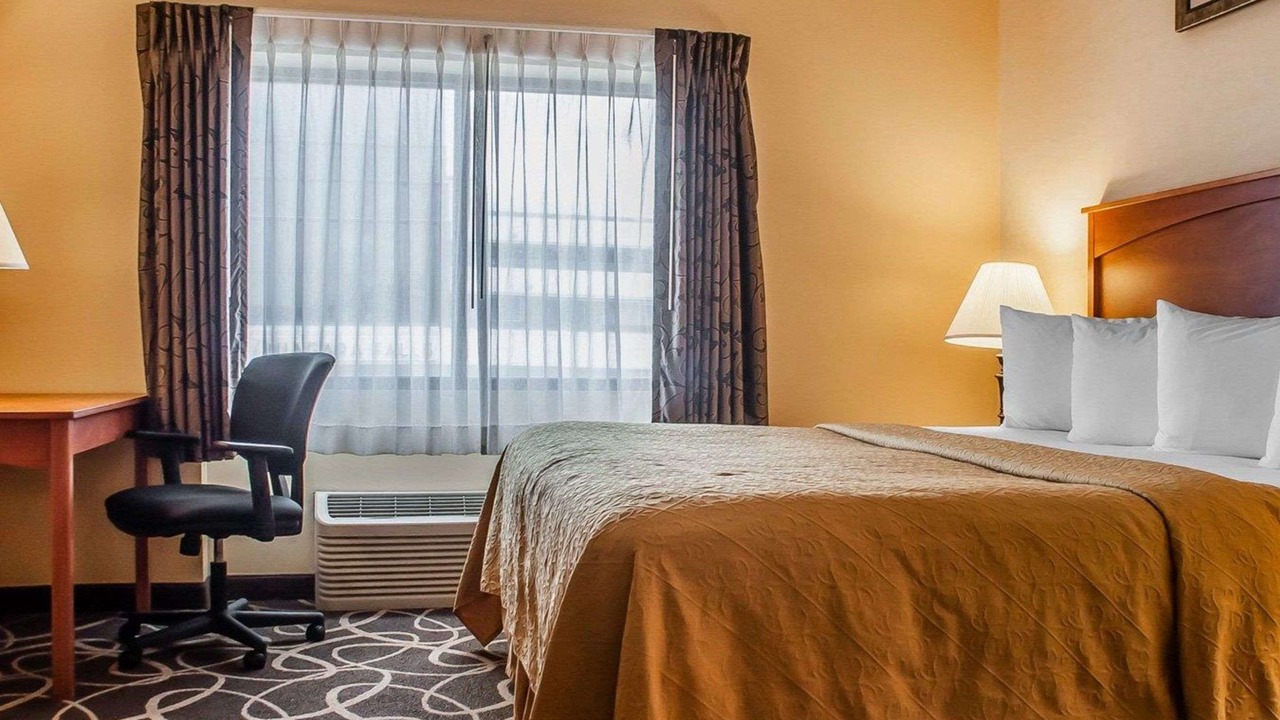 Photo of Bedroom in Downtown Niagara Falls