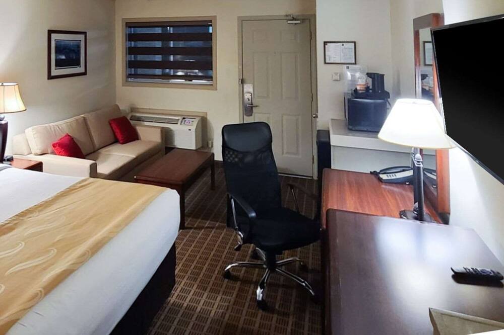 Photo of Bedroom in Gananoque