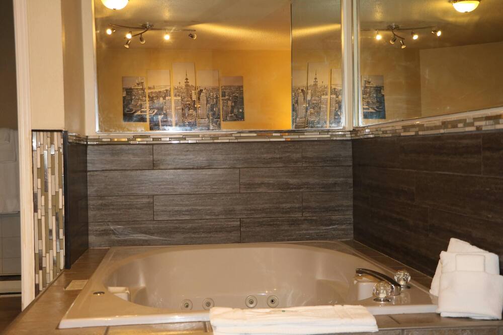 Photo of Bathroom in Gananoque