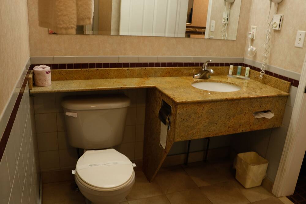 Photo of Bathroom in Gananoque