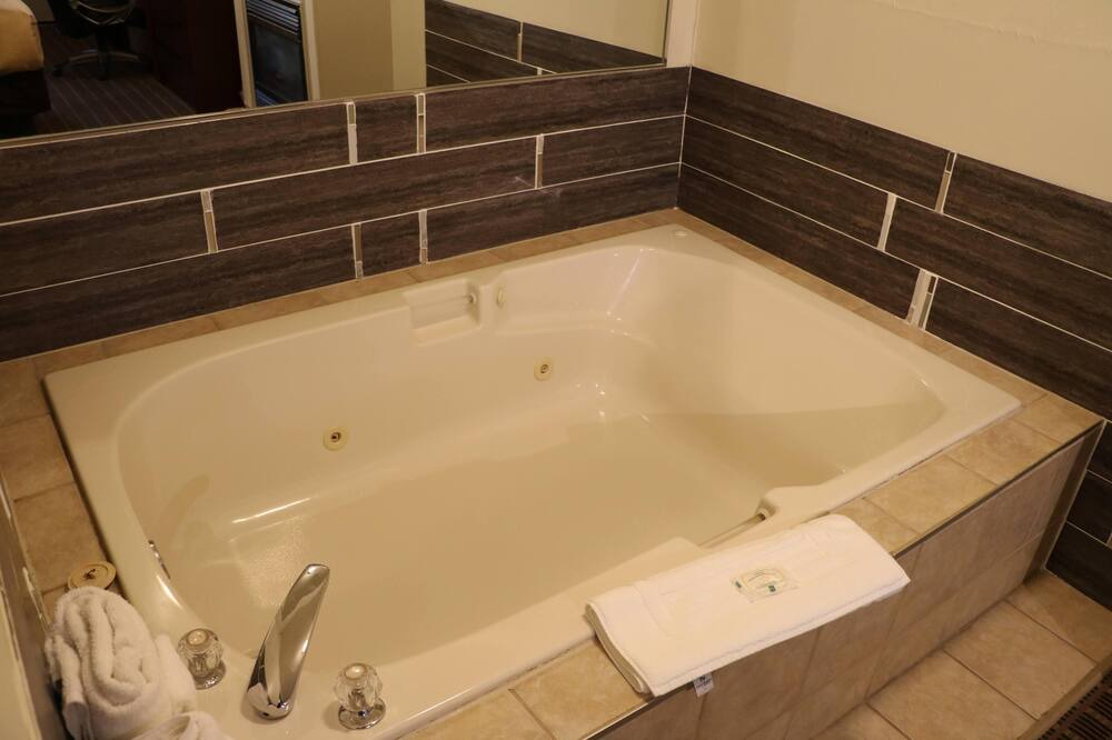 Photo of Bathroom in Gananoque