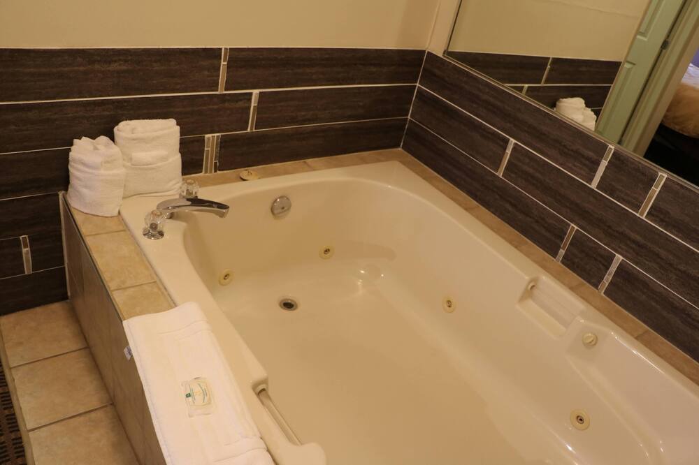 Photo of Bathroom in Gananoque