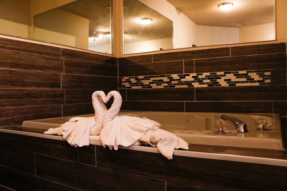 Photo of Bathroom in Gananoque