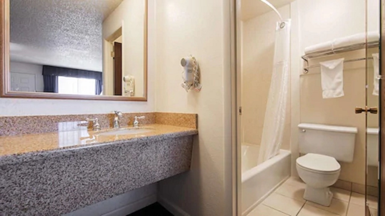 Photo of Bathroom in Alturas