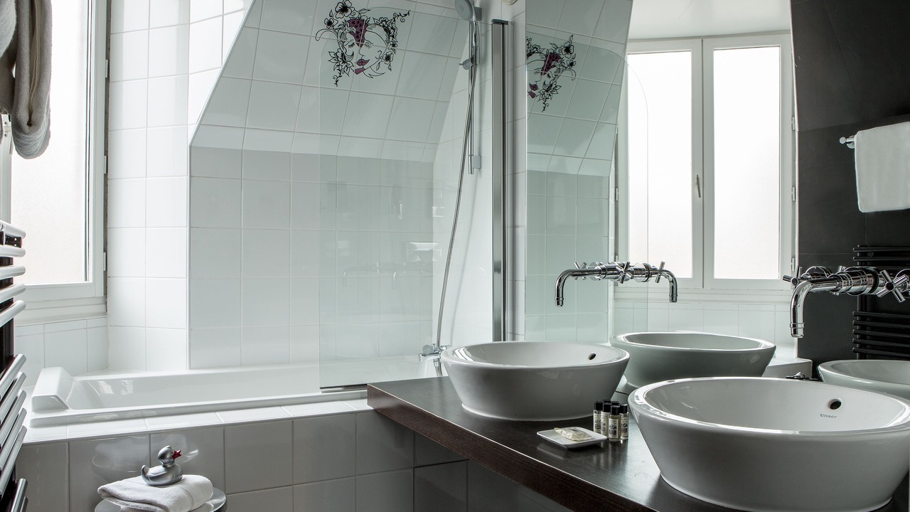 Photo of Bathroom in Quartier de la Folie-Mericourt