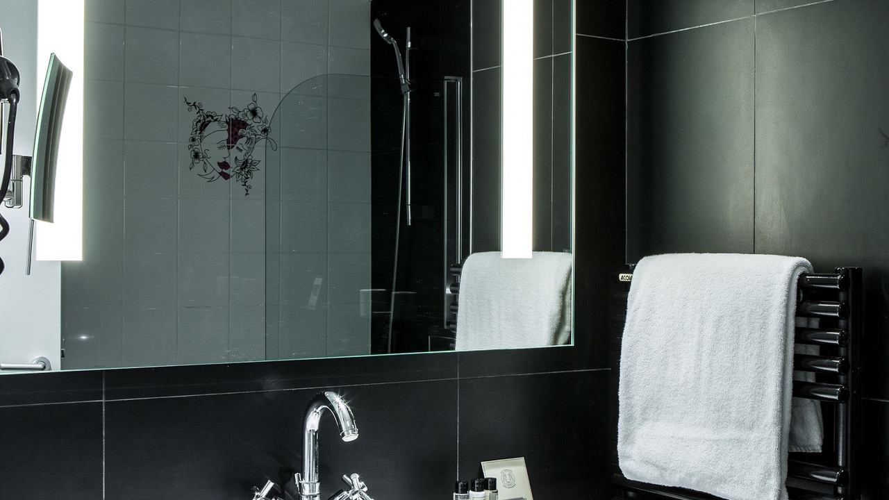 Photo of Bathroom in Quartier de la Folie-Mericourt