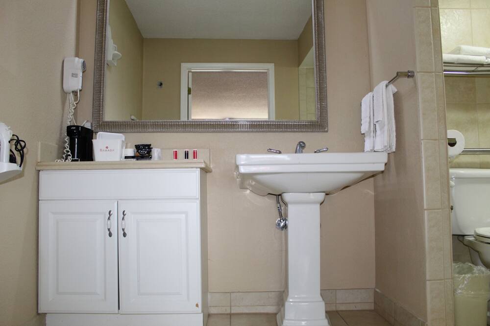 Photo of Bathroom in Perry