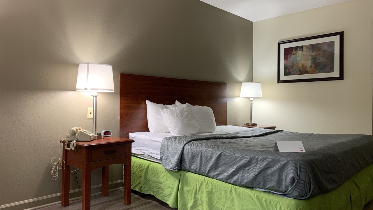 Photo of Bedroom in Troy