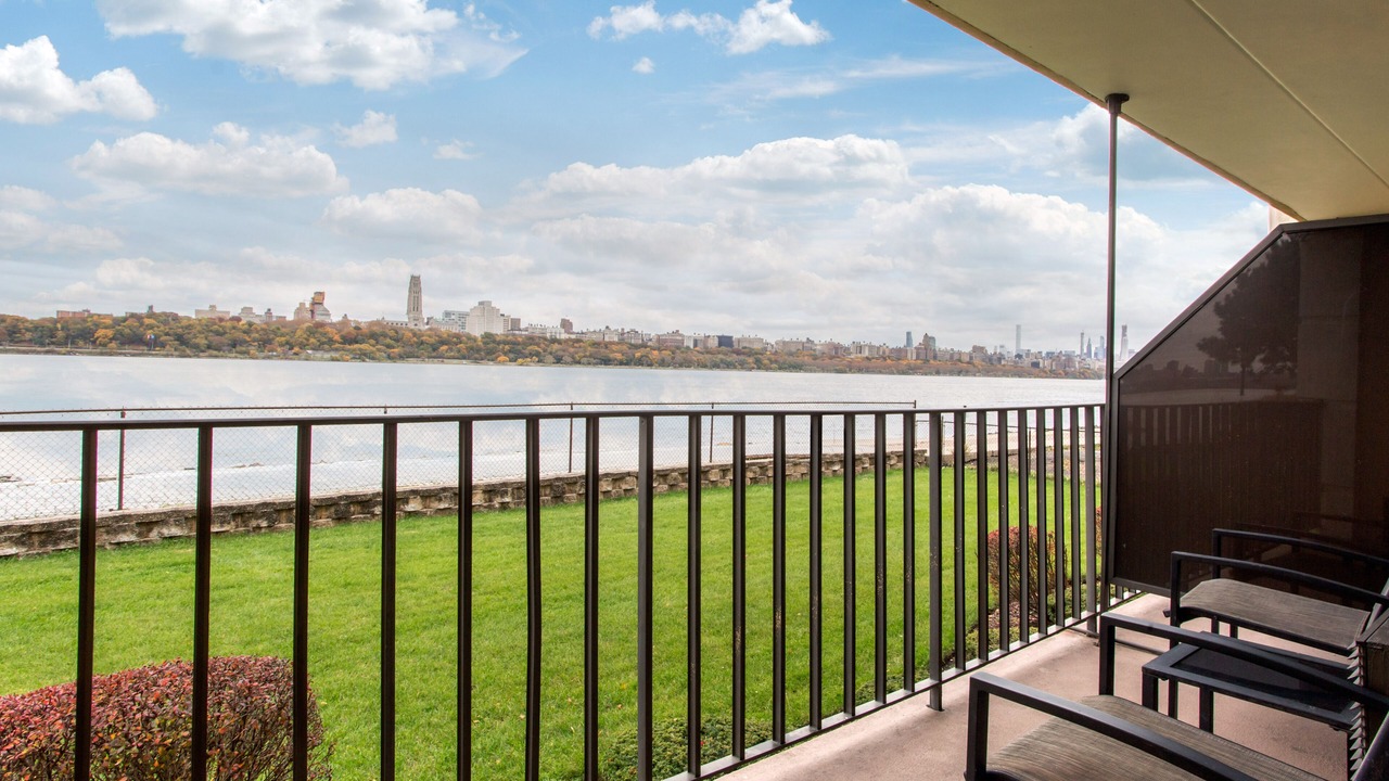 Photo of Bedroom in Edgewater
