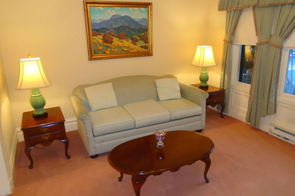 Photo of Livingroom in Cole Valley