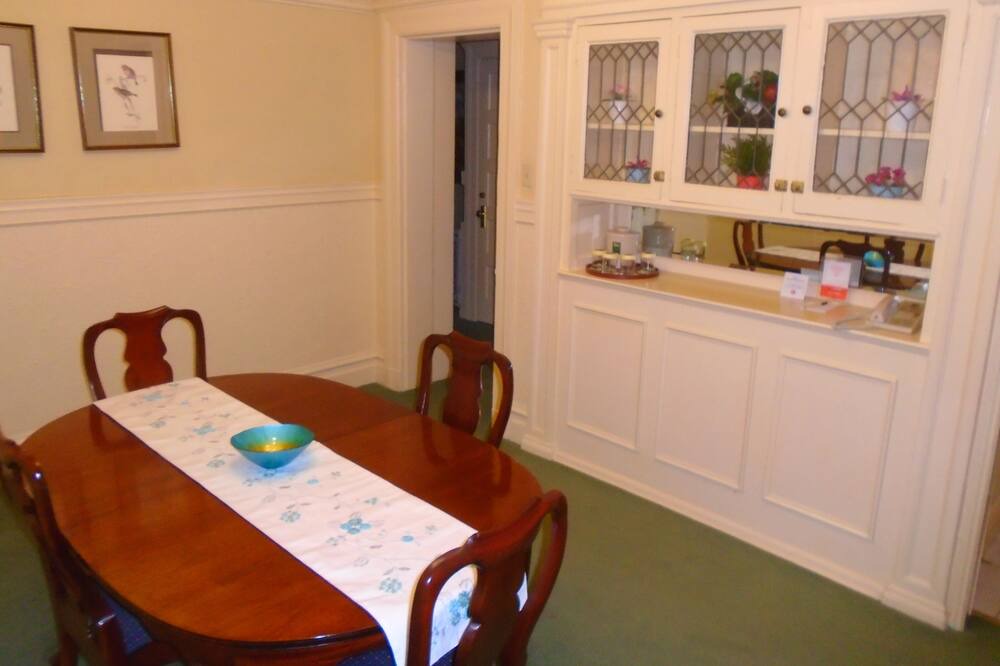 Photo of Livingroom in Cole Valley