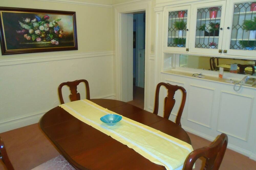 Photo of Livingroom in Cole Valley