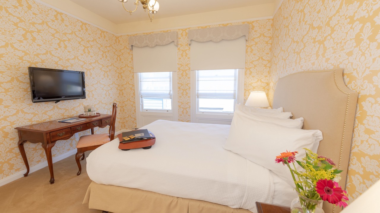 Photo of Bedroom in Cole Valley